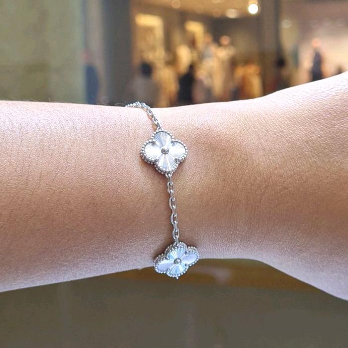 Clover Bracelet 18K / Diamond Jewelry 396GBD1406RY
