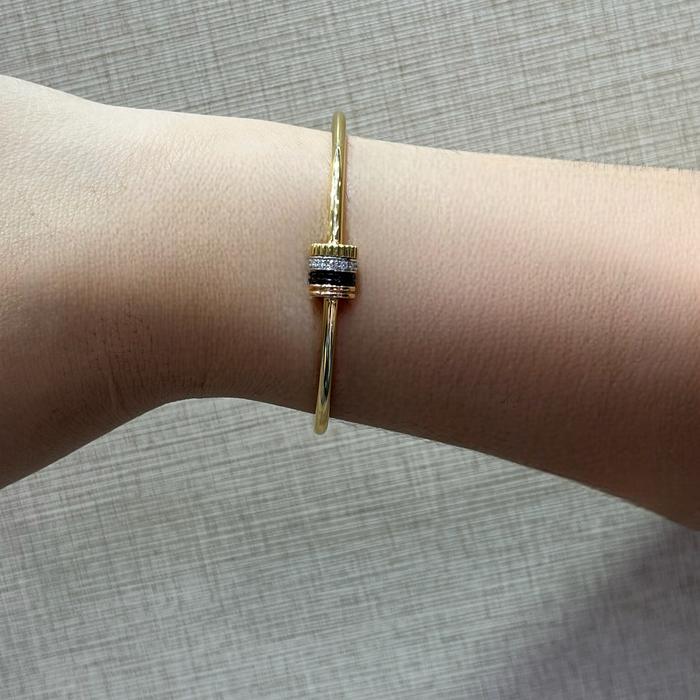 Quatre classic diamond 18k bangle bouch-Diamond Jeweley
