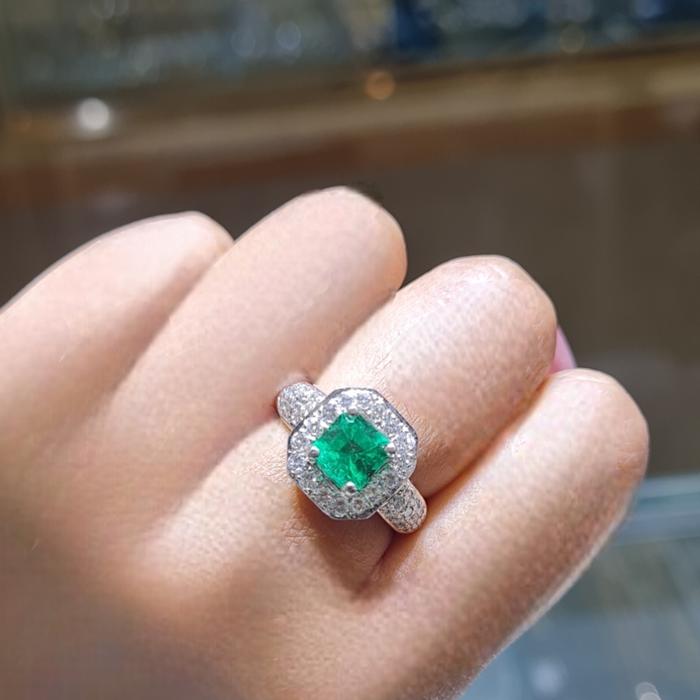 Diamond Emerald Ring / Diamond Jewelry