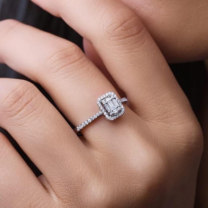 Baguette Lucy diamond ring cincin berlian 18k gold Diamond Jewelry