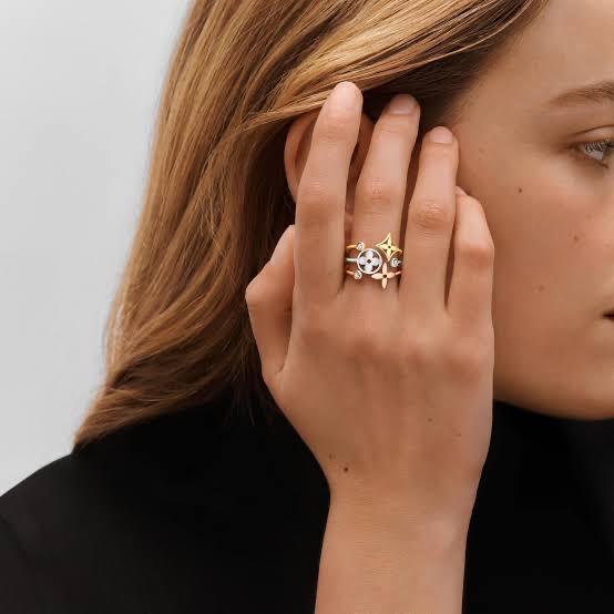 blossom Ring 18 K 3 gold Fashion Diamond Jewelry