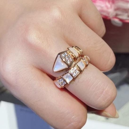 Viper snake mother of pearl serpenti Diamond Ring Diamond Jewelry