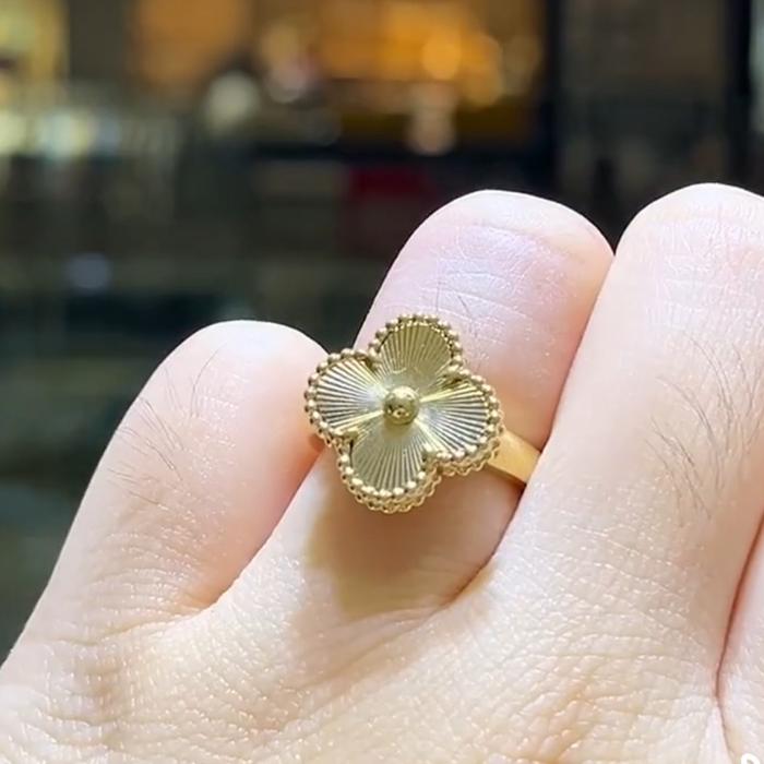 Cincin clover gold ring 18k-Diamond Jewelry
