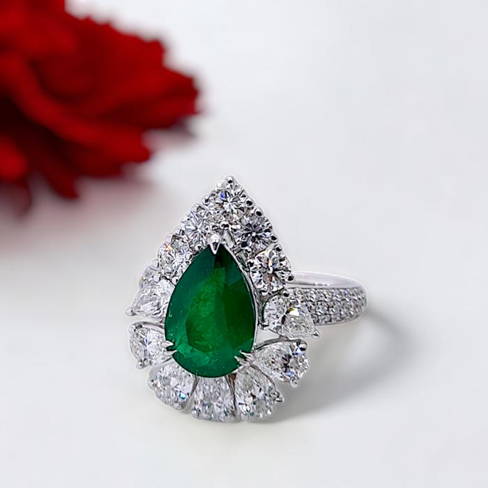 Tear Emerald Diamond Ring/ cincin jamrud tear berlian 18k-Diamond.Jewelry