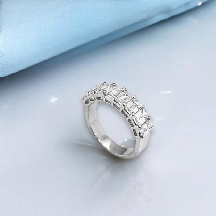 Cincin Berian listring bagguette 18K/ diamond ring tennis listring baguette emerald half pave-Diamond Jewelry