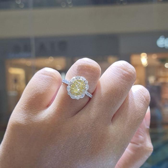 Yellow diamond oval solitaire ring flower- cincin berlian kuning bunga 18k