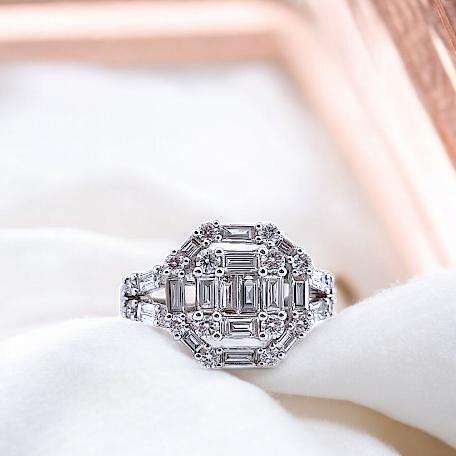 Baguette Diamond Ring 18K / Diamond Jewelry