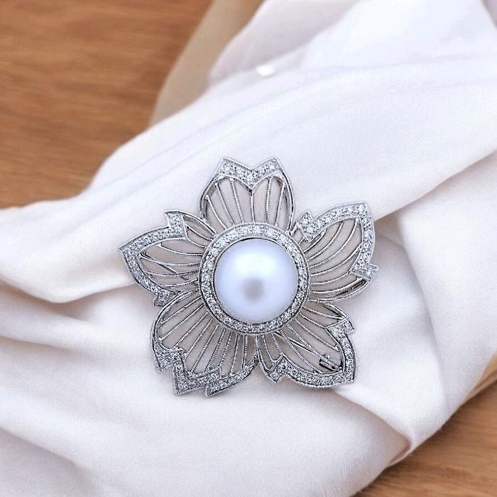 Flower south sea Pearl Diamond brooch 18K / Diamond Jewelry