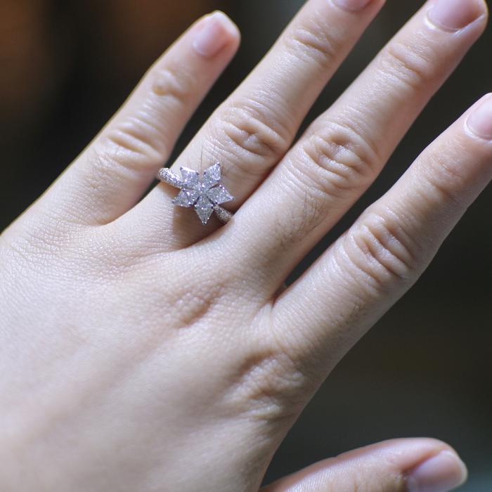 Flower Diamond Ring/Cincin Berlian Bunga18K Diamond Jewelry