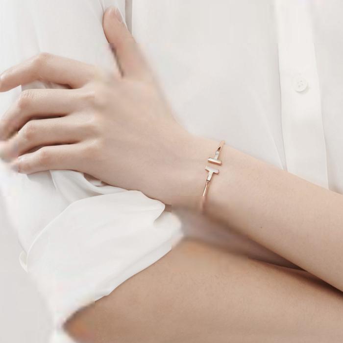 T bangle with mother of pearl and 18K rose gold Diamond Jewelry