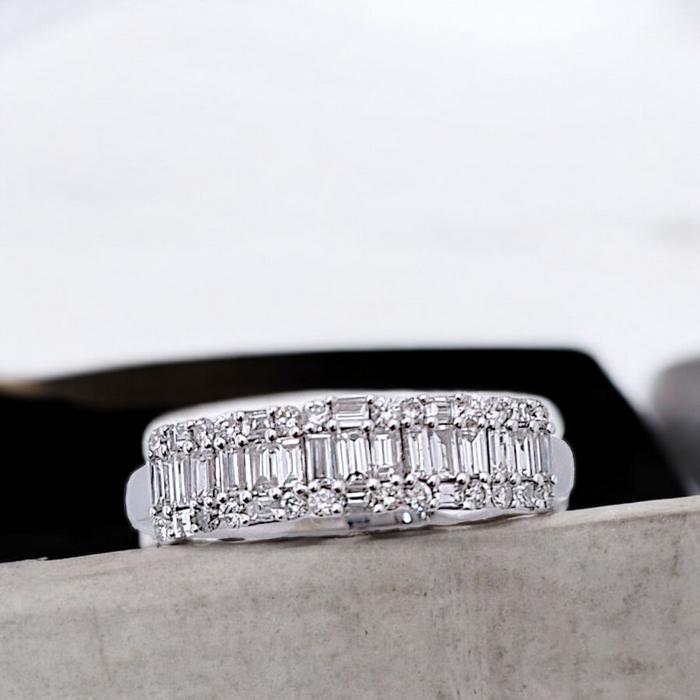 Baguette Diamond Ring 18K / Diamond Jewelry