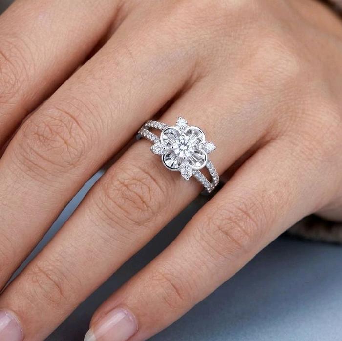 Flower Diamond Ring 18K / Cincin Bunga Berlian 18K / 387CB368LS