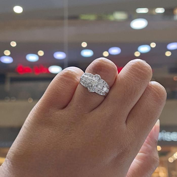 Ring Diamond 18K / Diamond Jewelry