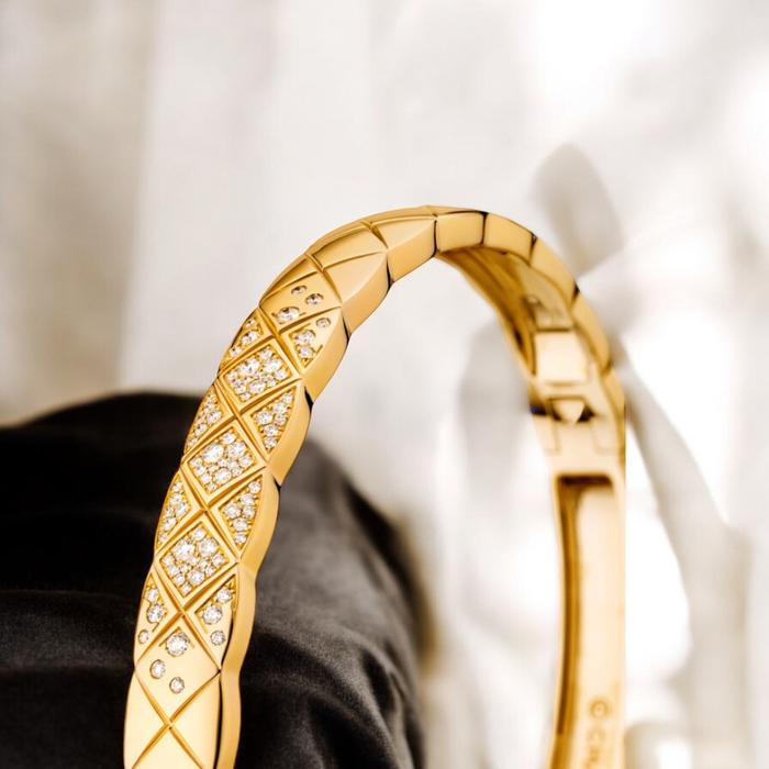 Quilt Medium Diamond Bangle 18K/Gelang Berlian Quilt 18K-Diamond Jewelry-407GBD12000LS-HT