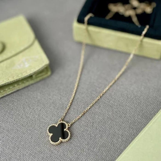 Clover necklace onyx 1 clover Diamond Jewelry