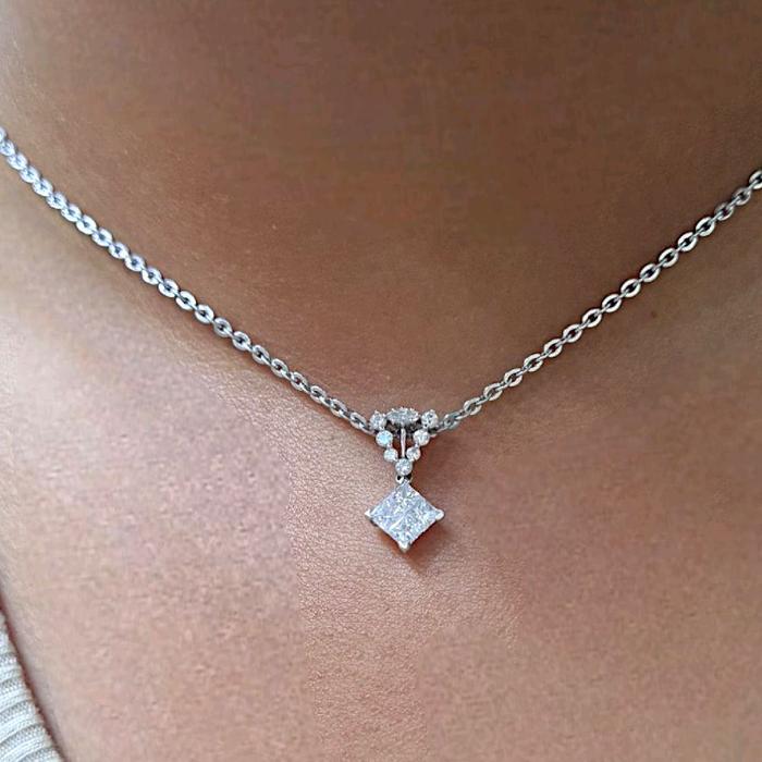 Liontin Square Diamond 18K / Diamond Jewelry