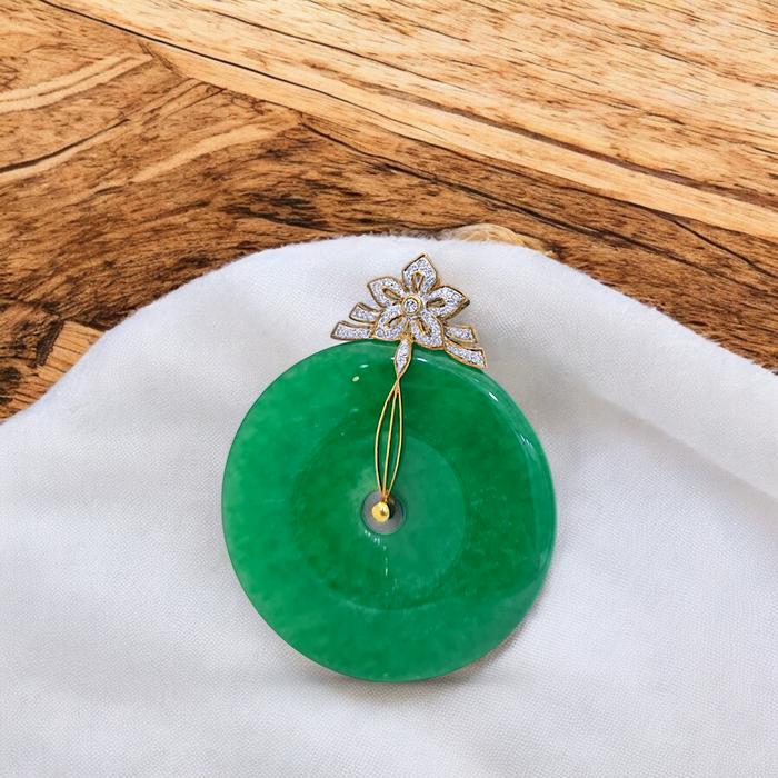 Giok Diamond Liontin / Diamond Jewelry