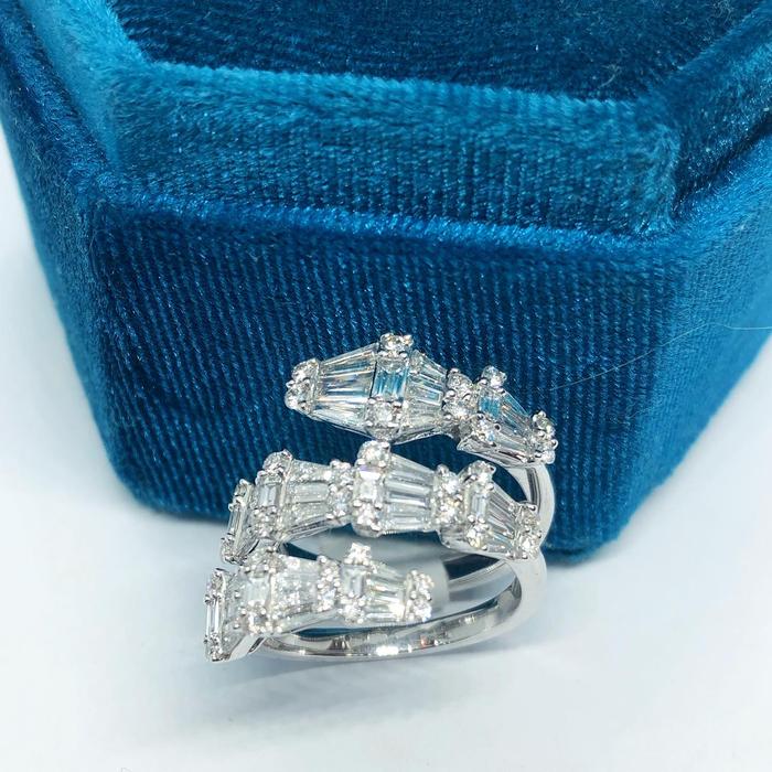 Snake baguette diamond ring 18k- Diamond Jewelry