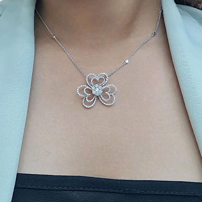 Liontin Flower Diamond 18K / Diamond Jewelry