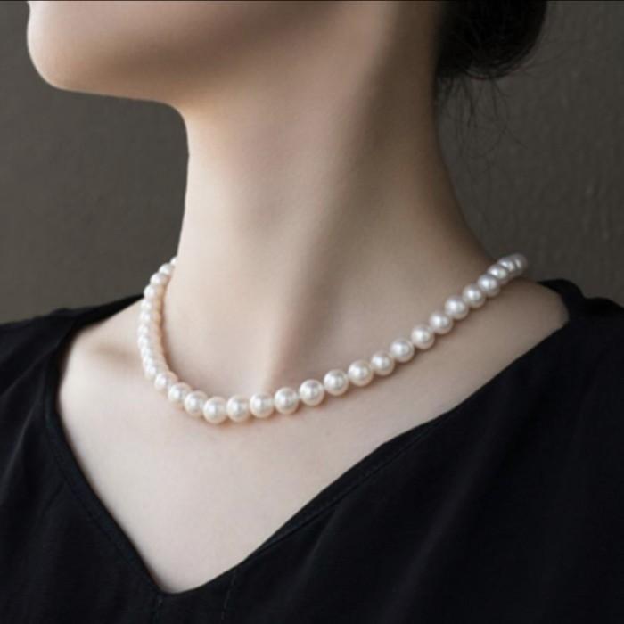 Pearl necklacle with 18 K Gold Diamond Jewelry
