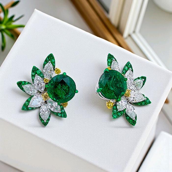 Leaf Emerald Earring 18K / Anting Daun Emeral 18K / Diamond Jewelry 19BA25000VN-HT
