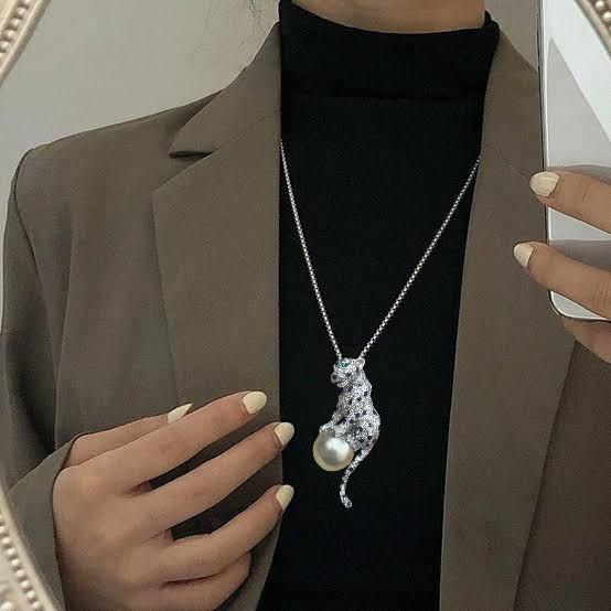 Panther pearl sapphire Brooch 18k white gold-Diamond Jewelry