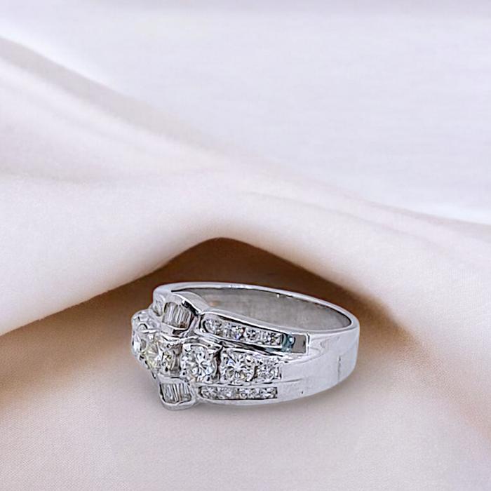 Ring Diamond 18K / Diamond Jewelry