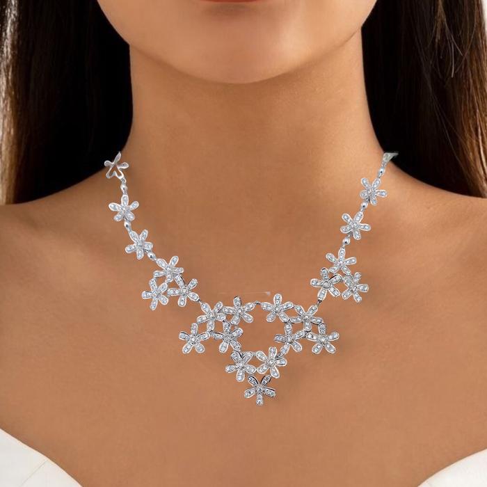 Flower Diamond Necklace / Diamomd Jewelry