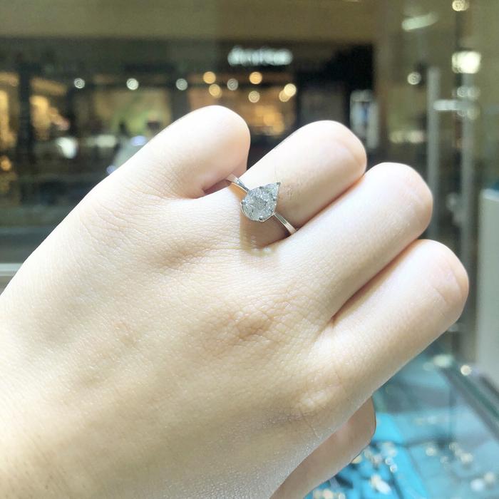 Cincin berlian teardrop 18K Diamond Jewelry