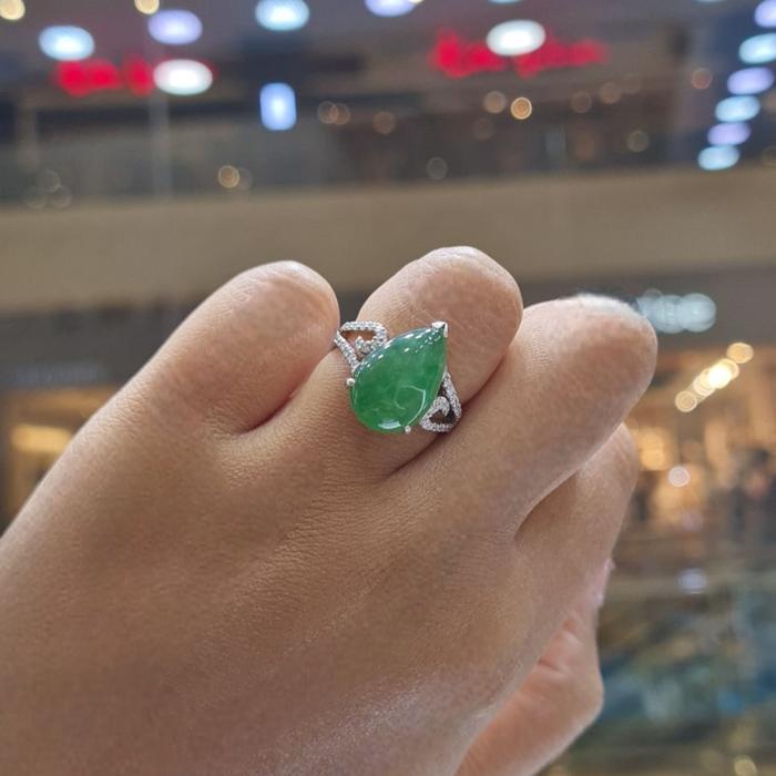Giok Diamond Ring 18K / Diamond Jewelry