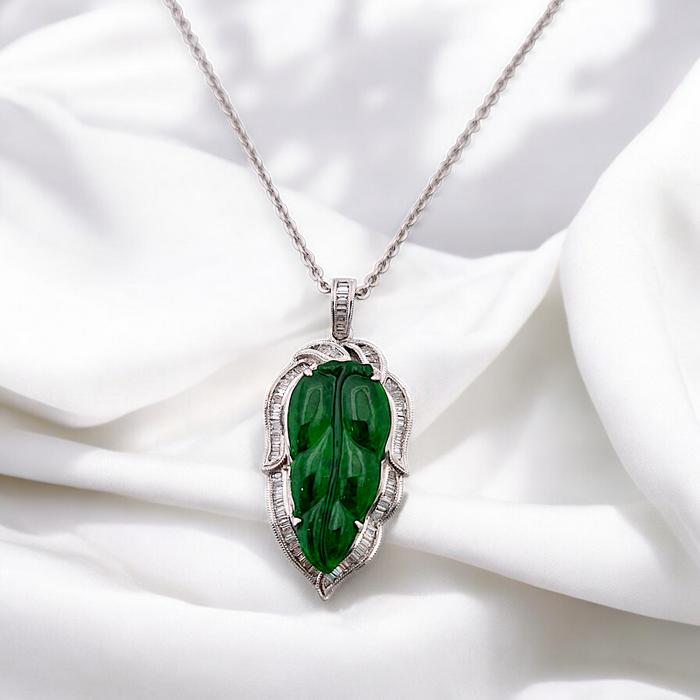 Giok With Diamond Liontin / Diamond Jewelry