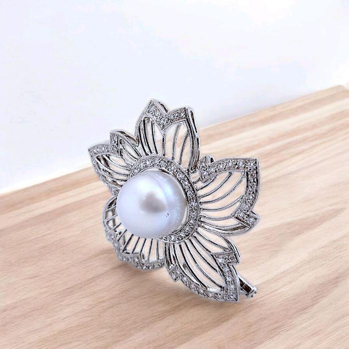 Flower south sea Pearl Diamond brooch 18K / Diamond Jewelry