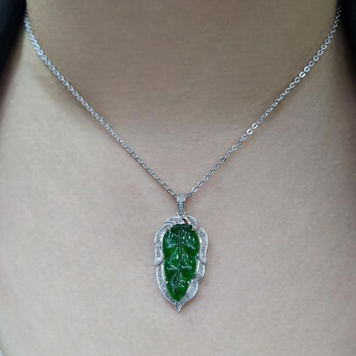 Giok With Diamond Liontin / Diamond Jewelry