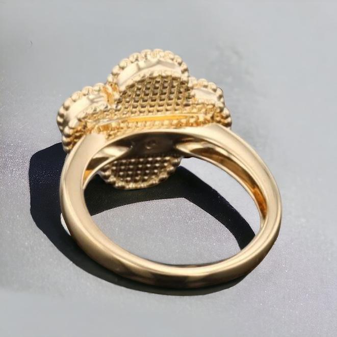 Vca holiday diamond ring 18 K gold Diamond Jewelry