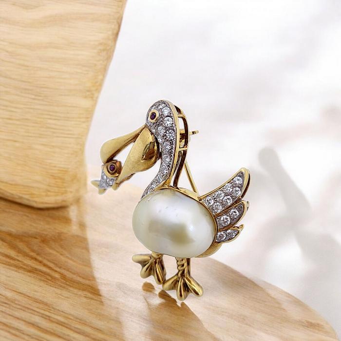 Pelikan Pearl Diamond Clip 18K / Diamond Jewelry