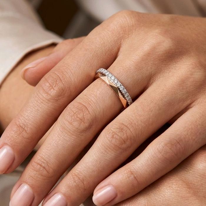 Yellow Gold Signature Diamond Ring 18K / Diamond Jewelry / 125CBD82500AB
