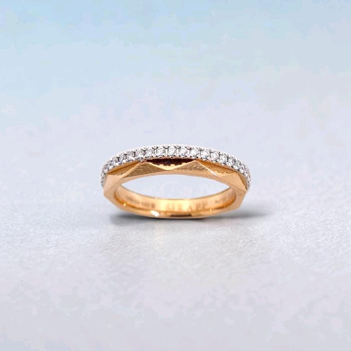 Yellow Gold Signature Diamond Ring 18K / Diamond Jewelry / 125CBD82500AB