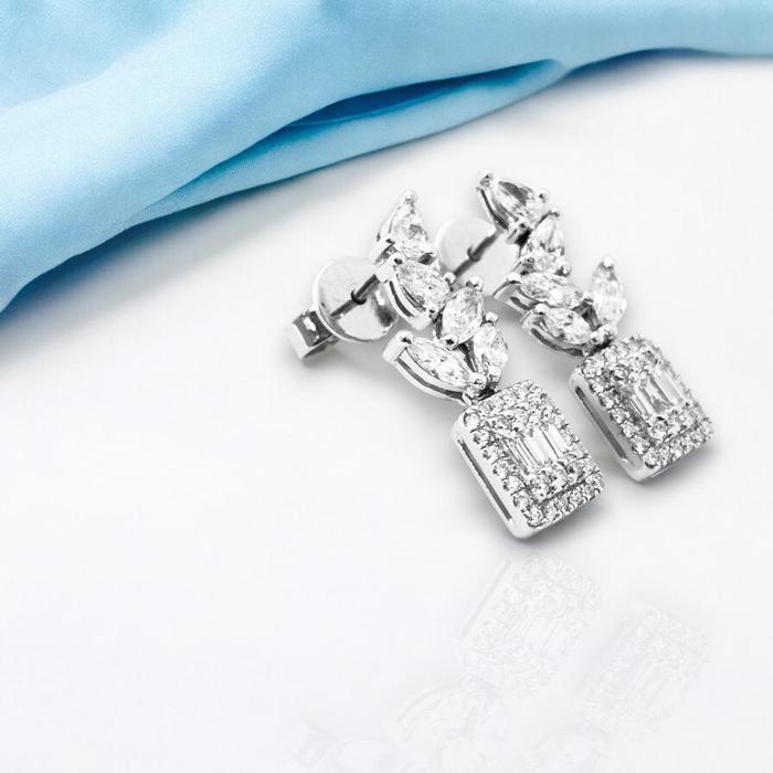 Anting berlian 18K Diamond Jewelry