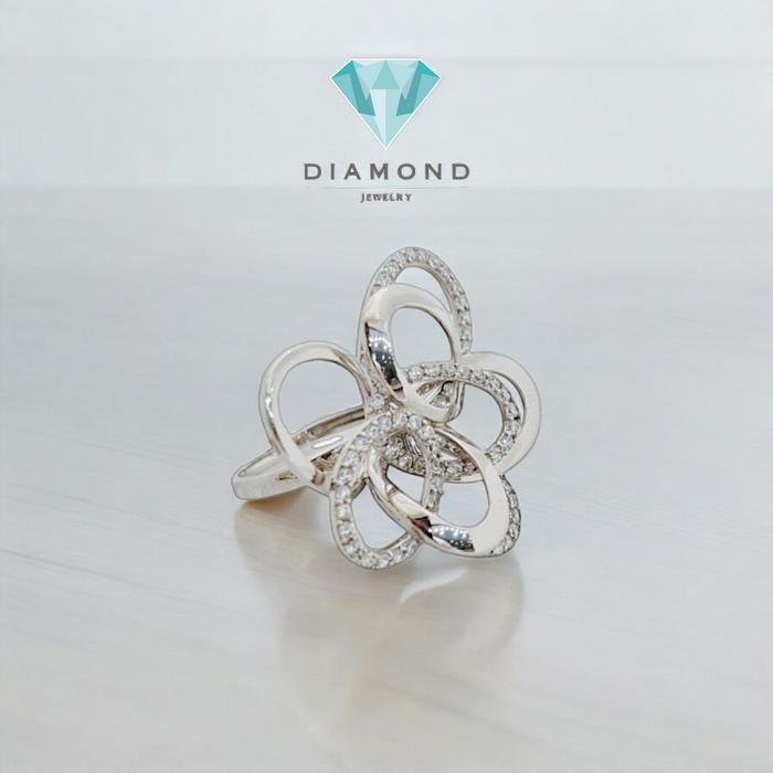 Cincin Mas Putih Model Bunga 18K-Diamond Jewelry