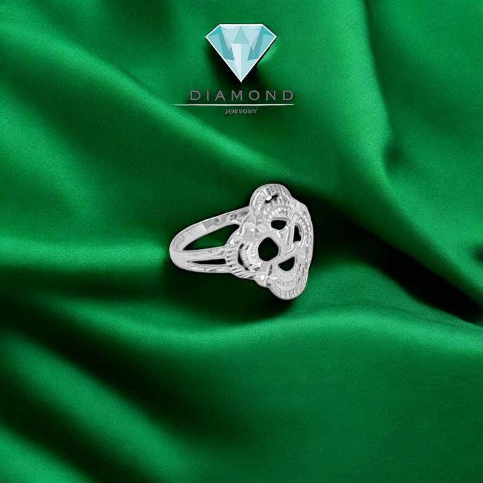 Cincin Mas Putih Clover lv 750-Diamond Jewelry