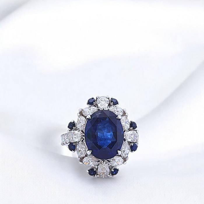 Blue Sapphire Diamond Ring 18K / Diamond Jewelry
