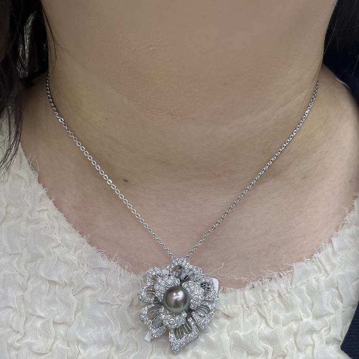 Liontin Flower Pearl Diamond 18K / Diamond Jewelry