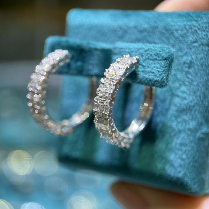 Baguette diamond hoop earring 18k/anting hoop berlian baguette/anting berlian clara baguette-Diamond Jewelry