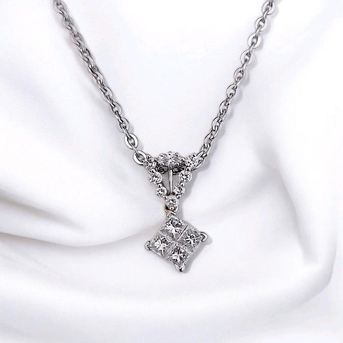 Liontin Square Diamond 18K / Diamond Jewelry