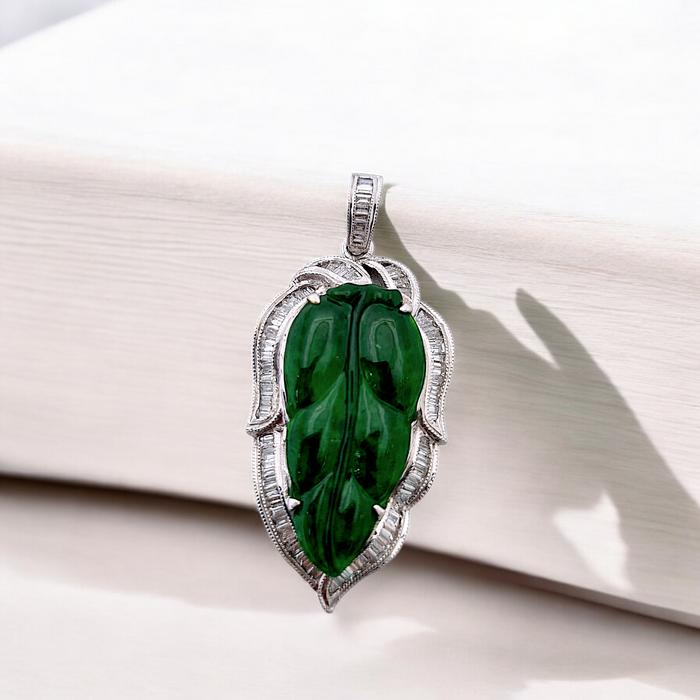 Giok With Diamond Liontin / Diamond Jewelry