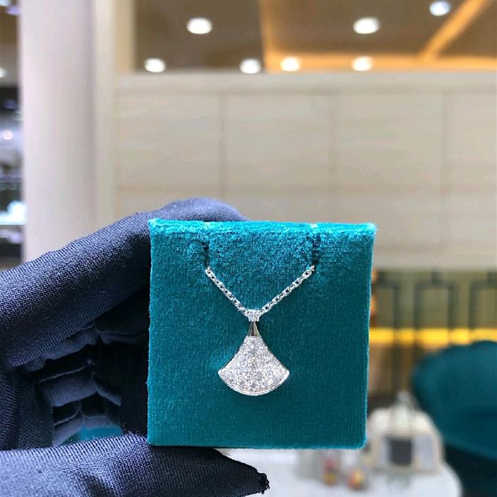 Kalung Diva Berlian 18K-Diamond Jewelry-99KBD88000AB