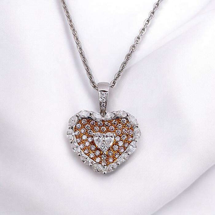 Liontin Love Diamond 18K / Diamond Jewelry