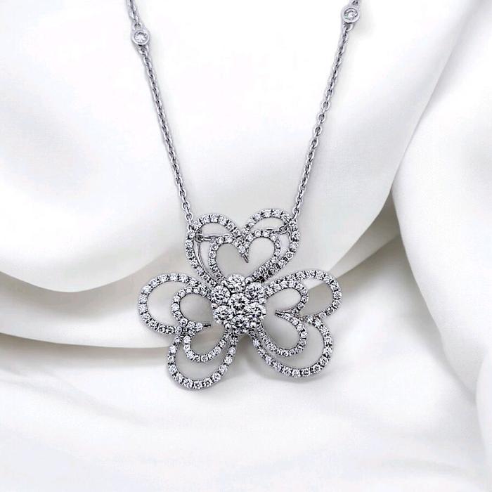Liontin Flower Diamond 18K / Diamond Jewelry