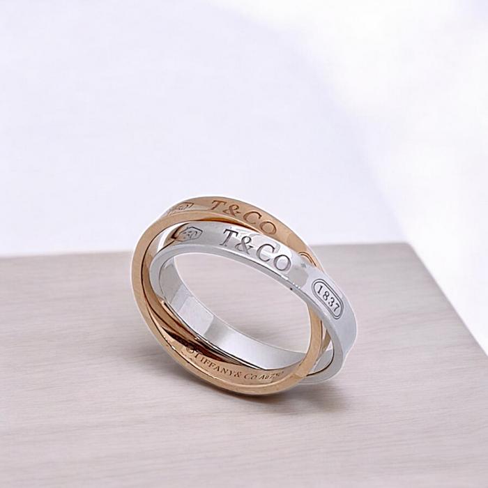 Interlocking trinity Ring 18K / Diamond Jewelry