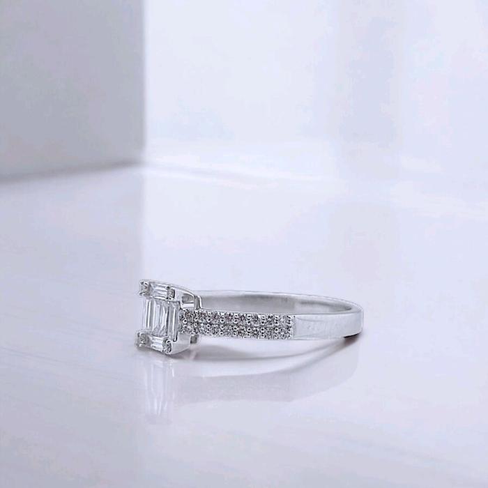 Baguette Diamond Ring 18K / Diamond Jewelry